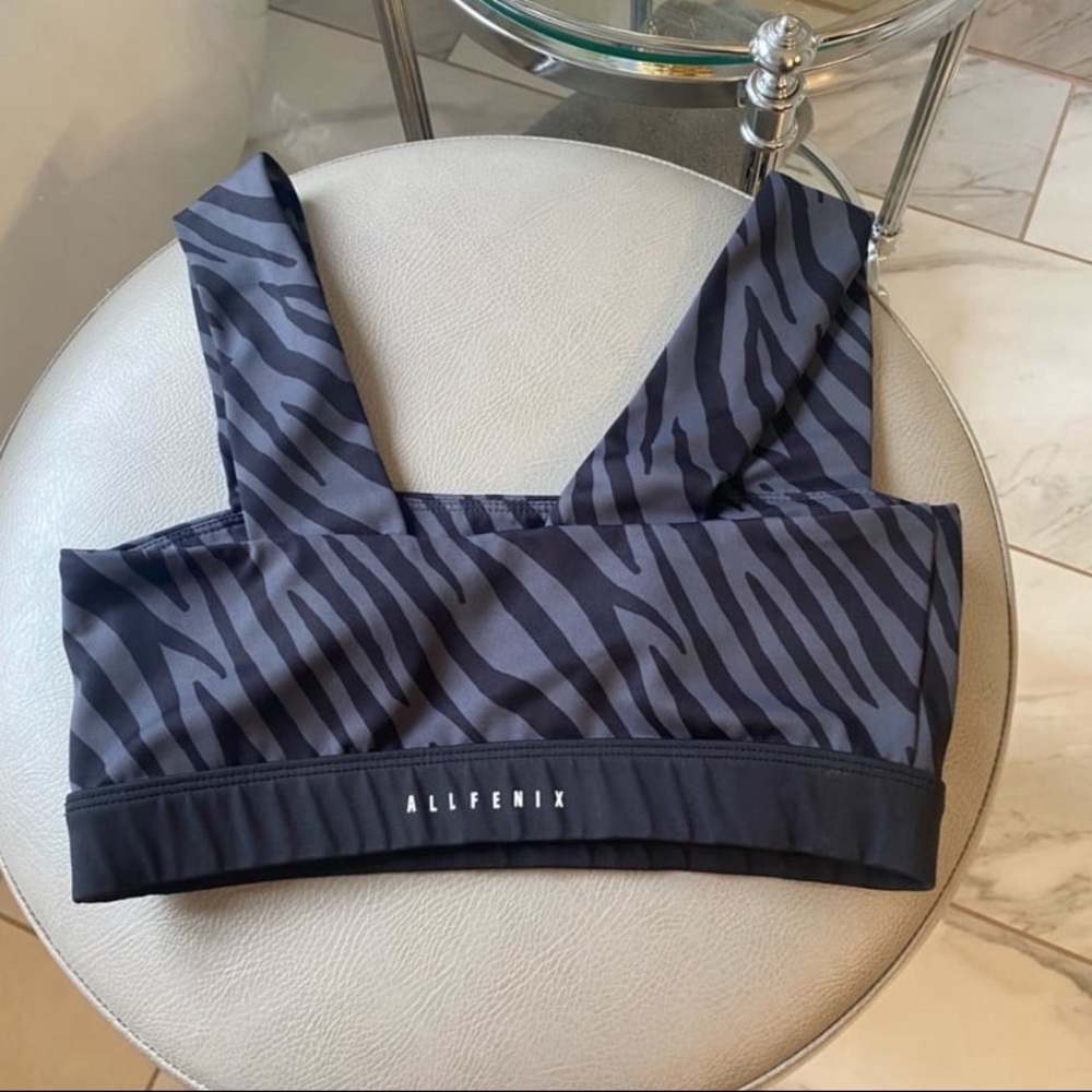 ALLFENIX  x Anthropologie charcoal tiger bandeau sports bra S - Picture 3 of 4